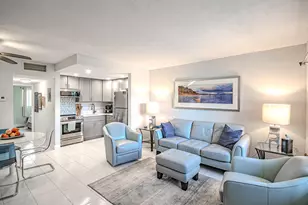 660 Glouchester St, Boca Raton, FL 33487 - Photo 1