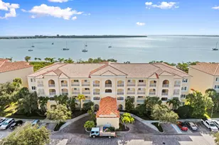 25 Harbour Isle Dr W, Fort Pierce, FL 34949 - Photo 1