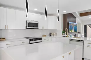37 Edinburgh Dr, Palm Beach Gardens, FL 33418 - Photo 1