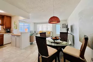 388 Chatham S, West Palm Beach, FL 33417 - Photo 1