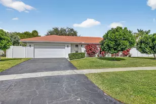20833 Sonrisa Way, Boca Raton, FL 33433 - Photo 1