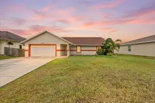6927 NW Hershy Cir, Port Saint Lucie, FL 34983 - Photo 1