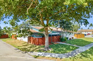 1020 Manor Dr, Palm Springs, FL 33461 - Photo 1