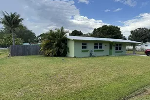 2711 S 27th St, Fort Pierce, FL 34981 - Photo 1