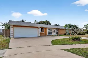 331 NE Camelot Dr, Port Saint Lucie, FL 34983 - Photo 1