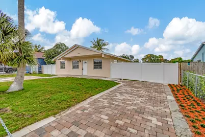 1016 W Lakewood Road, West Palm Beach, FL 33405 - Photo 1