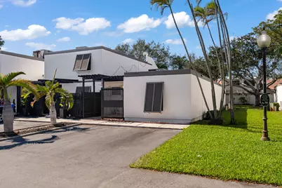 1340 E Golfview Drive, Pembroke Pines, FL 33026 - Photo 1