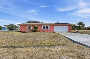 572 SE Fallon Dr, Port Saint Lucie, FL 34983 - Photo 1
