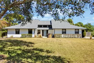 899 NE Juniper Pl, Jensen Beach, FL 34957 - Photo 1