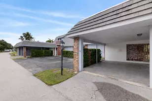 423 Pine Tree Ct, Atlantis, FL 33462 - Photo 1