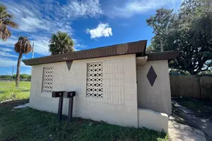 806 N 25th St, Fort Pierce, FL 34947 - Photo 1