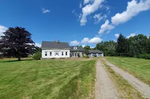 343 W Main St, Searsport, ME 04974 - Photo 9