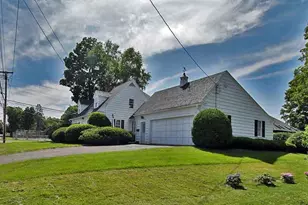 33 Pleasant St, Houlton, ME 04730 - Photo 3