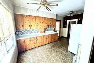 34 Lincoln St, Millinocket, ME 04462 - Photo 5