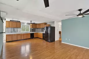 8-10 Bayview Ln, Kittery, ME 03904 - Photo 9