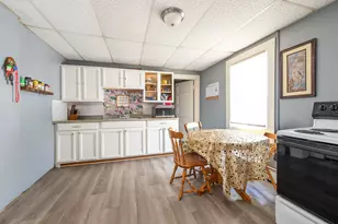 323 Cumberland St, Rumford, ME 04276 - Photo 7