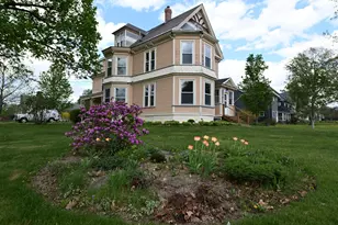 34 Pleasant St, Houlton, ME 04730 - Photo 1