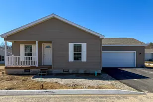 37 Camden Rd, Berwick, ME 03901 - Photo 1