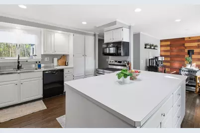 560 W Auburn Road, Auburn, ME 04210 - Photo 9