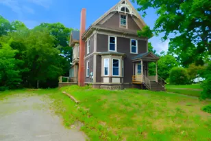 10 Elm St, Houlton, ME 04730 - Photo 1
