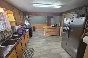 471 W Broadway, Lincoln, ME 04457 - Photo 9