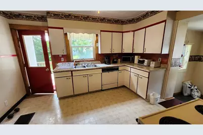 28 Eastland Avenue, Millinocket, ME 04462 - Photo 5