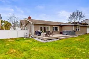 16 Robinson Gardens, Lewiston, ME 04240 - Photo 3