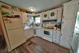 32 Green St, Houlton, ME 04730 - Photo 9