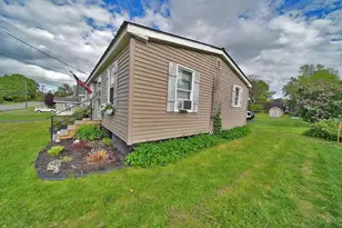 32 Green St, Houlton, ME 04730 - Photo 11