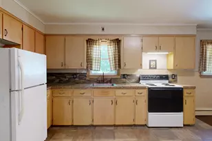 390 Webster St, Lewiston, ME 04240 - Photo 9