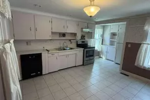 131 Beach St, Saco, ME 04072 - Photo 9