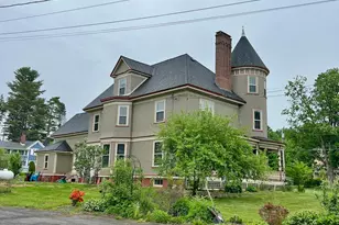 32 Pleasant St, Houlton, ME 04730 - Photo 5