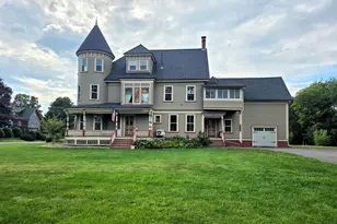32 Pleasant St, Houlton, ME 04730 - Photo 3