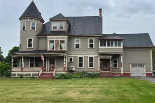 32 Pleasant St, Houlton, ME 04730 - Photo 1