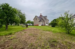 32 Pleasant St, Houlton, ME 04730 - Photo 3