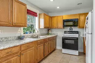 60 Remicks Ln, Kittery, ME 03904 - Photo 9
