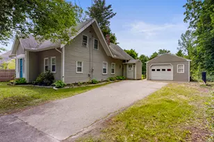32 Main St, Raymond, ME 04071 - Photo 3