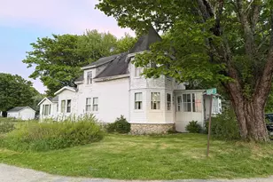 25 Pleasant St, Vinalhaven, ME 04863 - Photo 1