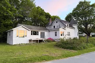 25 Pleasant St, Vinalhaven, ME 04863 - Photo 1