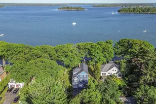 86 Maquoit Dr, Freeport, ME 04032 - Photo 1