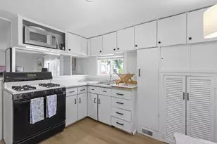 2 Cherry Ln, Kittery, ME 03904 - Photo 5