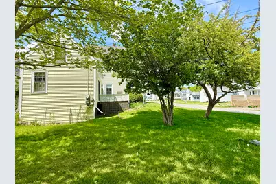 16 Brighton Avenue, Vinalhaven, ME 04863 - Photo 5