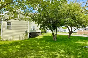 16 Brighton Ave, Vinalhaven, ME 04863 - Photo 5