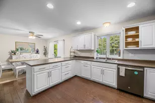 19 Hillcrest St, Hallowell, ME 04347 - Photo 9