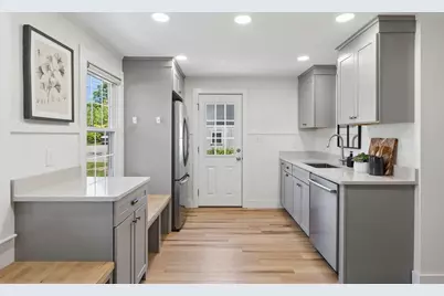 12 Linwood Street, Cape Elizabeth, ME 04107 - Photo 7