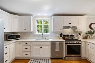 5 Bayberry Ln, Cape Elizabeth, ME 04107 - Photo 5