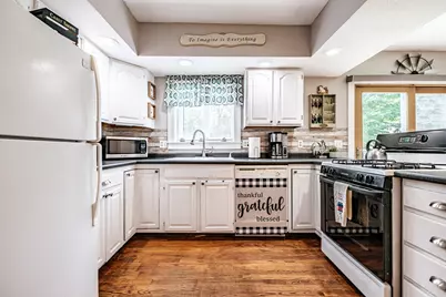 27 Bayview Street, Yarmouth, ME 04096 - Photo 9
