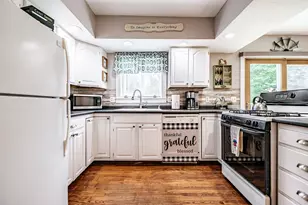 27 Bayview St, Yarmouth, ME 04096 - Photo 9