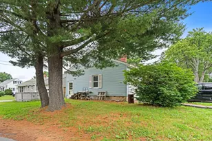 24 Cottage St, Fairfield, ME 04937 - Photo 3