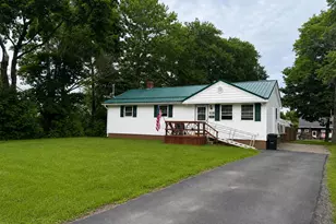 25 1/2 Elm St, East Millinocket, ME 04430 - Photo 3